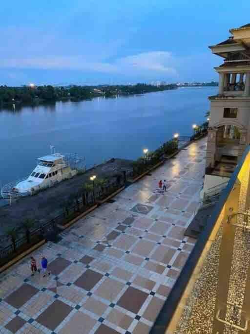 4 Pax - Riverine Diamond *