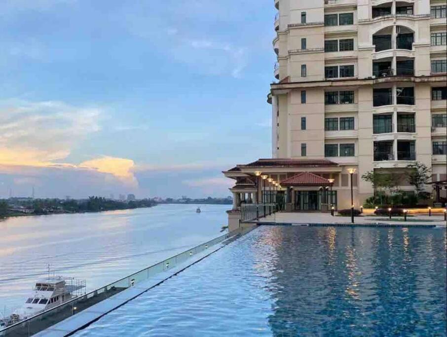 4 Pax - Riverine Diamond