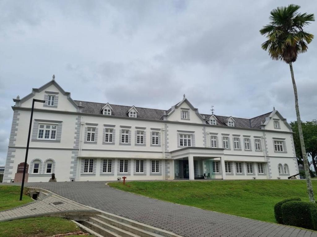 4 Pax - Riverine Diamond Apartment